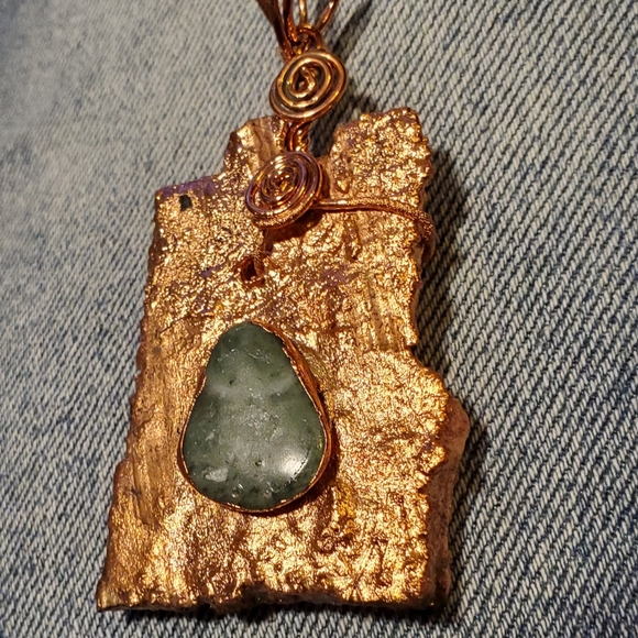 Copper Tree Bark with Jade Gemstone & chain - Picture 3 of 4